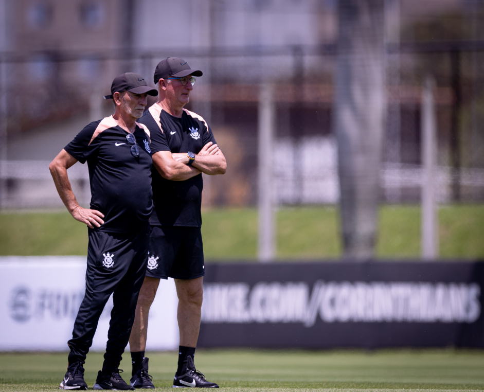 Dorival planeja poupar estrelas contra Chapecoense visando enfrentar o Flamengo