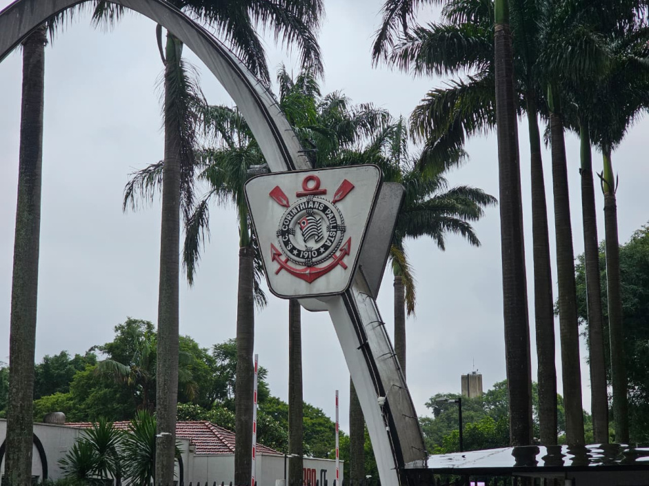 Justia faz alerta e pede que o Corinthians explique divergncia em clculo de receitas no RCE