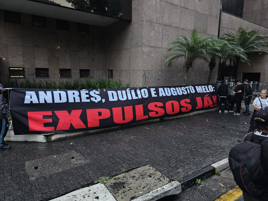 Organizadas do Corinthians convocam torcida para acompanhar julgamento de ex-presidente no Conselho