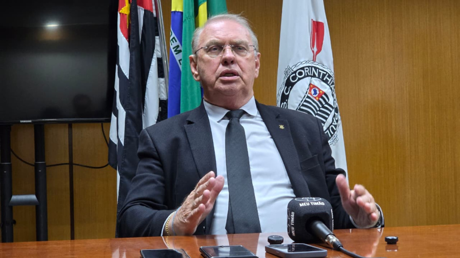 Stabile admite caixa vazio do Corinthians, mas garante salários quitados na segunda