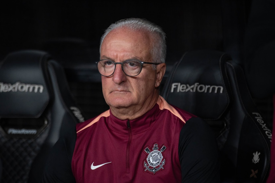 Enquete aponta maioria da torcida a favor da demisso de Dorival Jnior no Corinthians