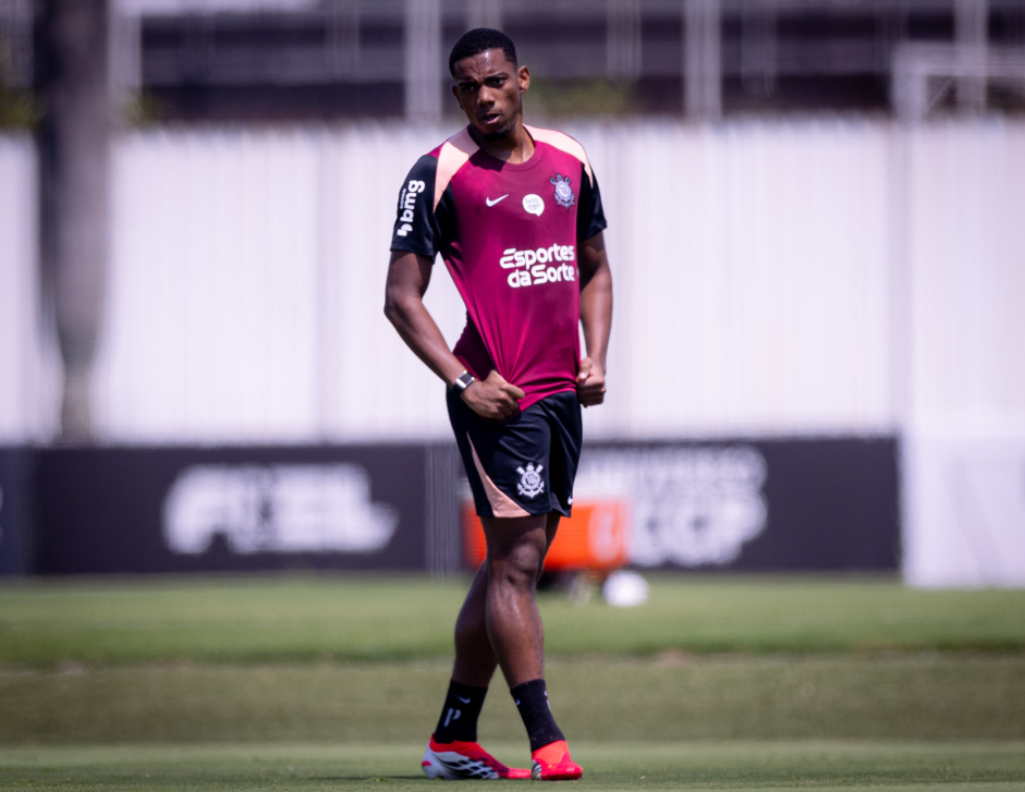 Andr Luiz comenta interesse do futebol europeu e deixa futuro em aberto no Corinthians