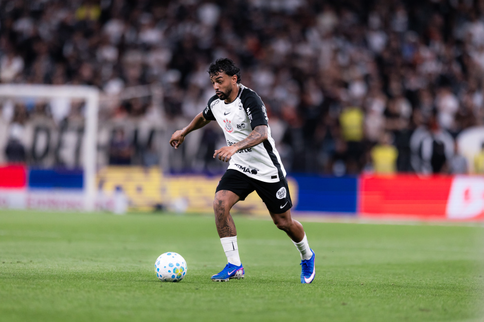 Lateral do Corinthians lidera interceptaes e aes com a bola na Srie A