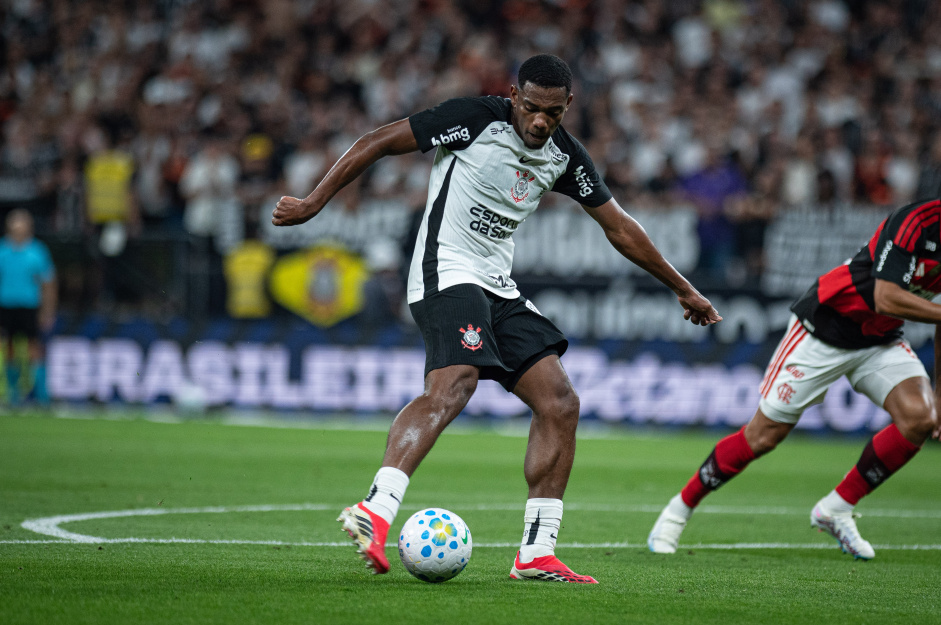 Corinthians recebe nova proposta do Milan por promessa do meio-campo Corinthians recebe nova proposta do Milan por promessa do meio-campo