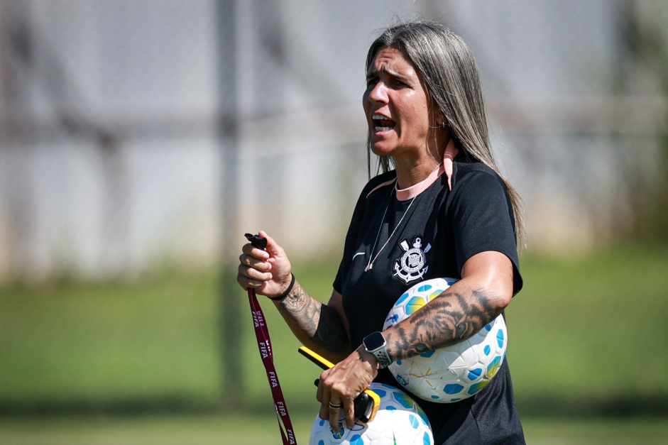 Emily Lima destaca pontos positivos de vitria e comenta sobre o elenco do Corinthians