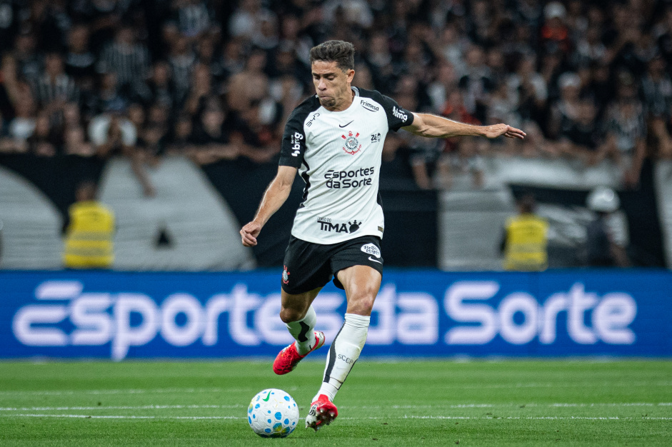 Zagueiro do Corinthians explica lance polmico contra o Flamengo e comenta presso da torcida