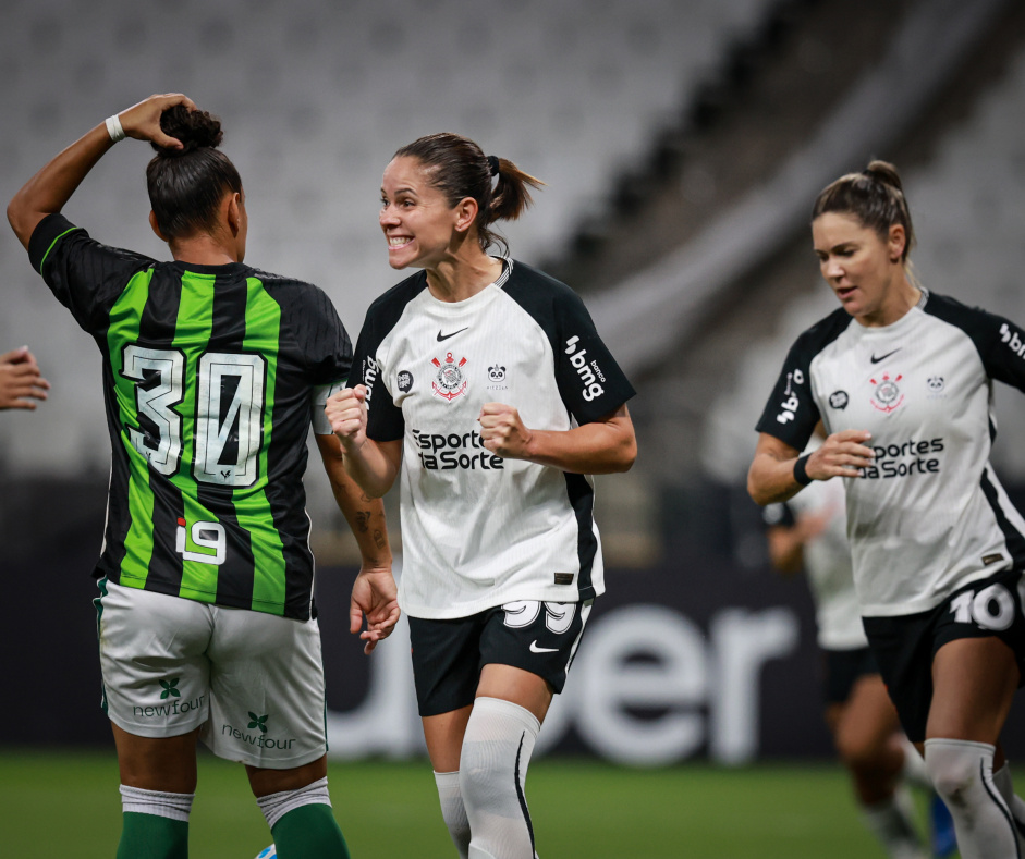 Corinthians mantm retrospecto perfeito e chega quarta vitria sobre o Amrica-MG