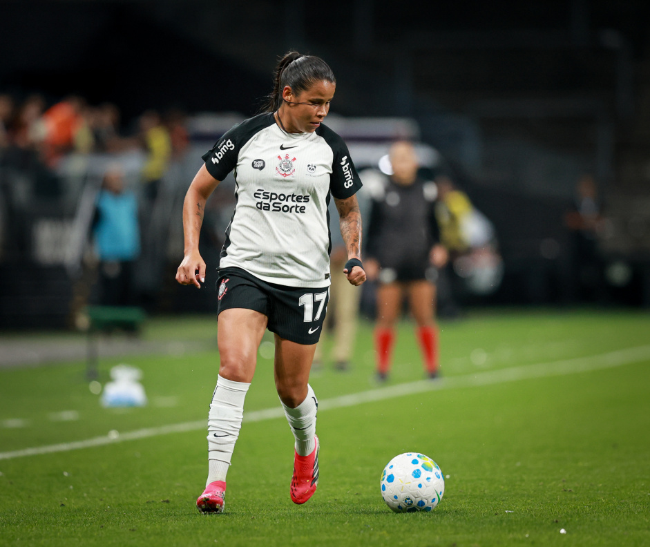 Vic Albuquerque se isola no pdio entre jogadoras com mais aparies pelo Corinthians