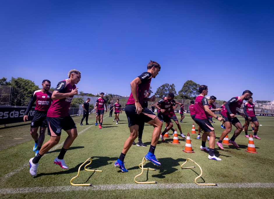 Corinthians inicia preparao para enfrentar o Internacional com cobranas no CT