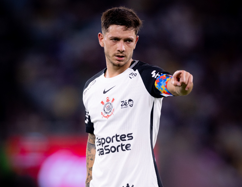 Meio-campista do Corinthians analisa a derrota para o Fluminense e fala sobre crticas da torcida