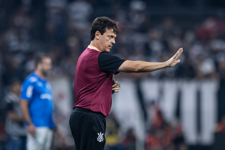 Tcnico do Corinthians explica implementao de seu estilo de jogo e revela conversa com Garro