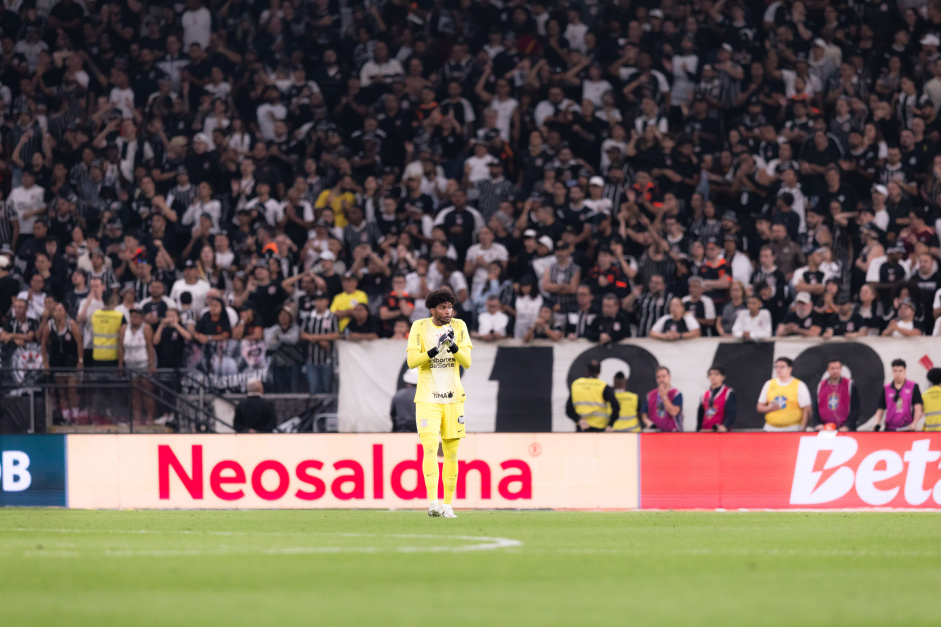 Goleiro do Corinthians critica a arbitragem e valoriza a garra da equipe aps empate no Drbi Goleiro do Corinthians critica a arbitragem e valoriza a garra da equipe aps empate no Drbi