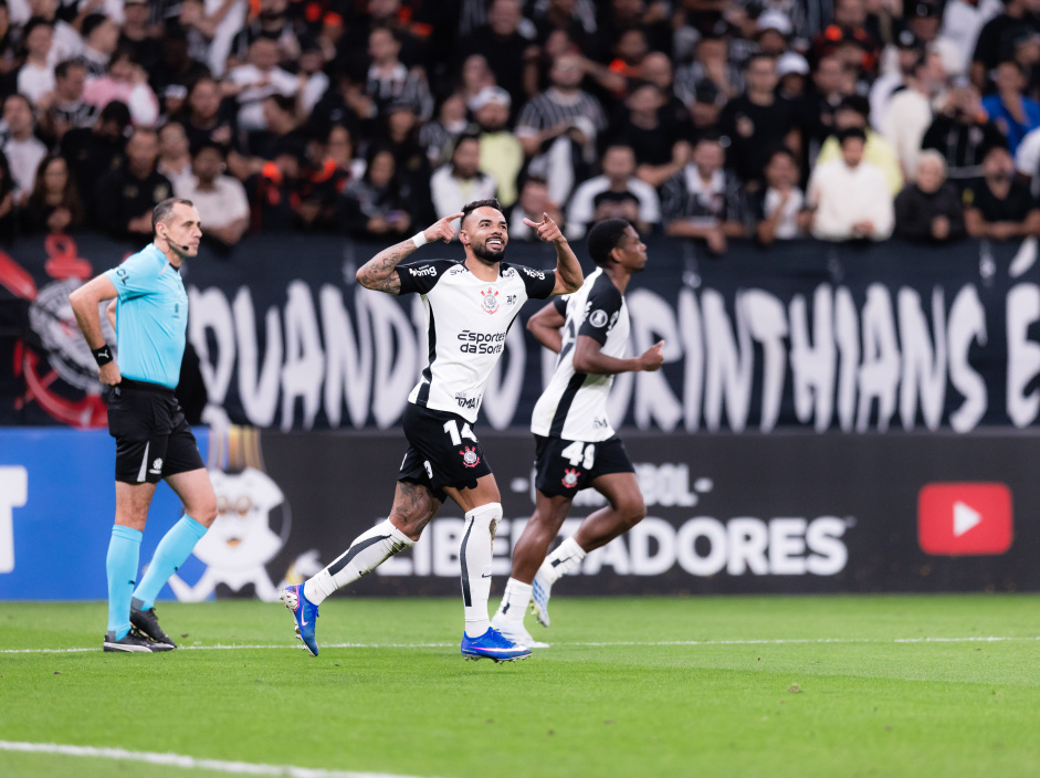 Volante celebra fim do jejum em Itaquera e se diz pronto para ‘maratona’ do Corinthians