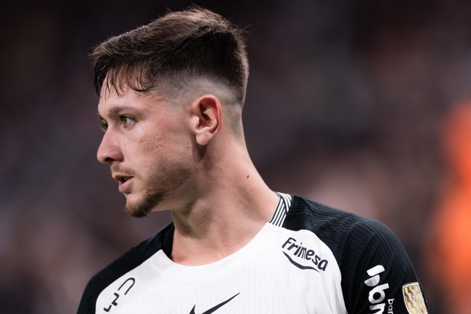 Meia do Corinthians evita culpar desgaste fsico por atuao contra o Vitria