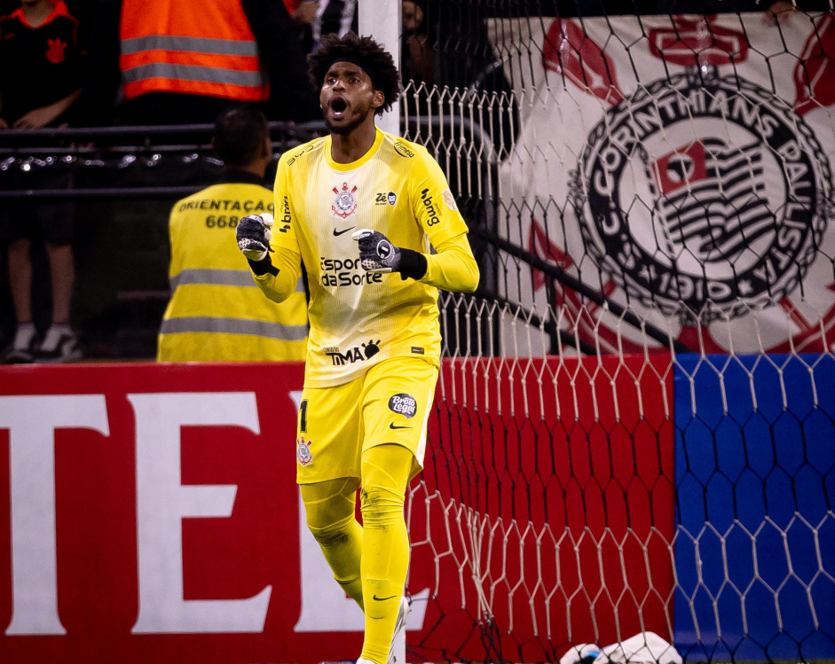 Corinthians consegue efeito suspensivo e Hugo Souza est liberado para atuar contra o Vitria