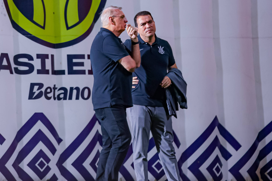 Executivo do Corinthians defende presidente após atraso de salários a jogadores e comissão