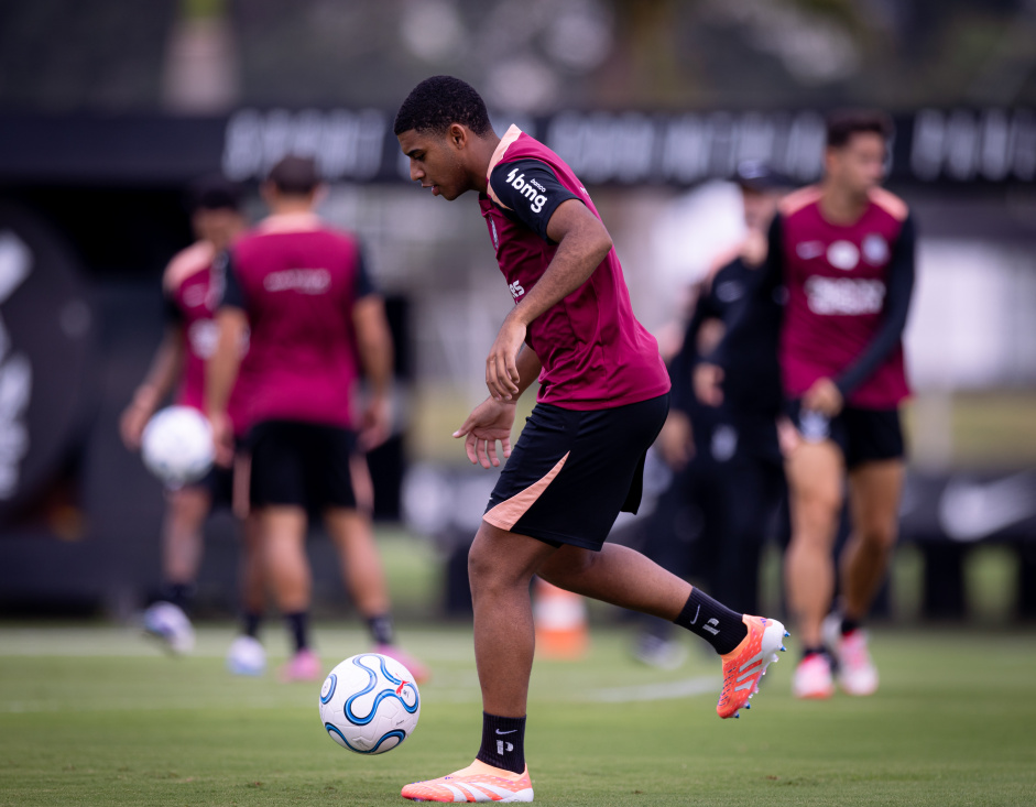 Por que Gui Nego no joga? Fernando Diniz esclarece situao do atacante no Corinthians