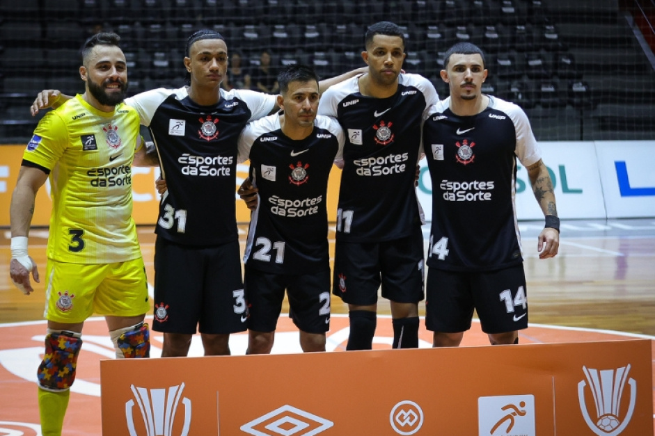 Corinthians tenta impedir marca indita desde 2025 em duelo contra o Praia pela LNF