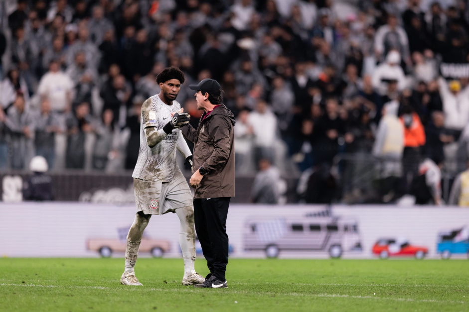Diniz lamenta ausencia de Hugo Souza na Copa do Mundo e ressalta evoluo do goleiro no Corinthians