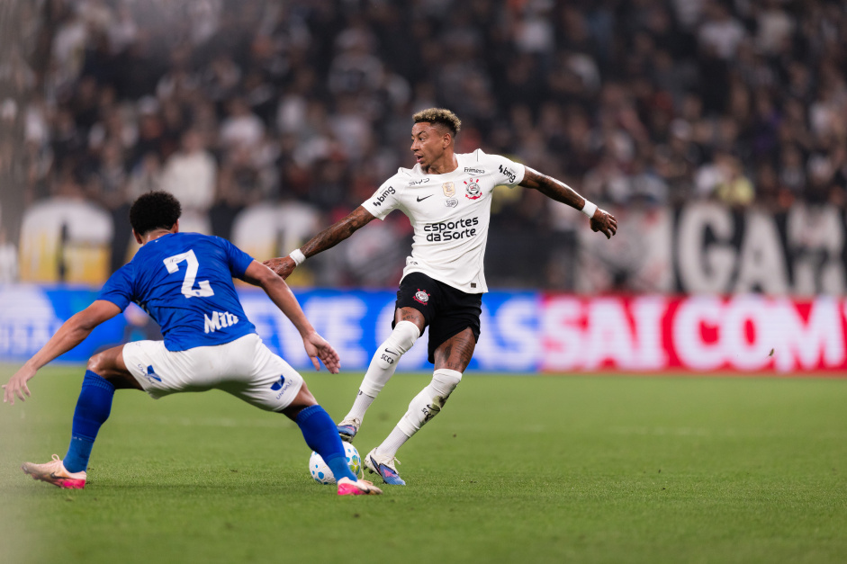 Tcnico do Corinthians elogia entrega de atletas do setor ofensivo no apoio defesa