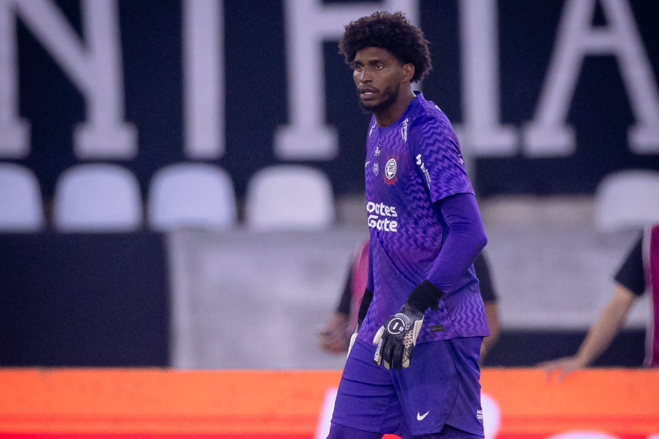Fernando Diniz sai em defesa de Hugo Souza aps falhas e projeta goleiro do Corinthians na Seleo