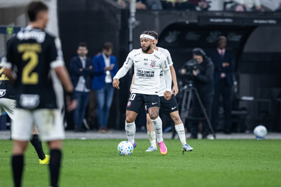 Marcelo Paz atualiza renovao de Memphis e v atacante engajado a elevar patamar do Corinthians