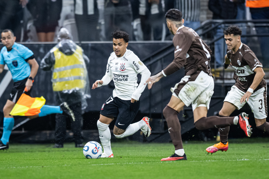 Atacante do Corinthians prega foco contra o Grmio e sonha em disputar uma Copa do Mundo