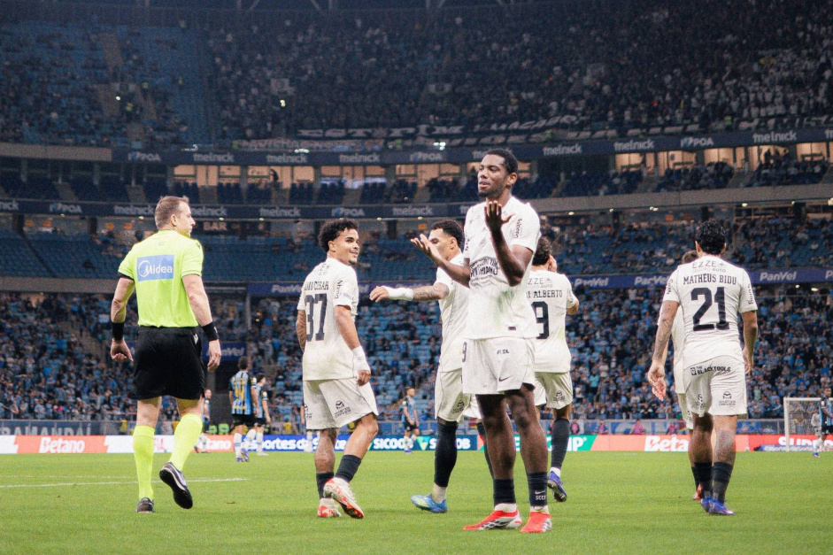 Corinthians ganha cinco posies e termina rodada fora da zona de risco no Brasileiro; confira